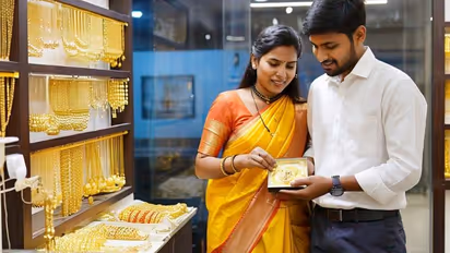 ಚಿನ್ನ ಖರೀದಿಸುವ ಕನಸಿಗೆ ರೆಕ್ಕೆ ಬಂದಾಯ್ತು; ಇಲ್ಲಿದೆ ಇಂದಿನ ಬಂಗಾರ-ಬೆಳ್ಳಿ ಬೆಲೆ