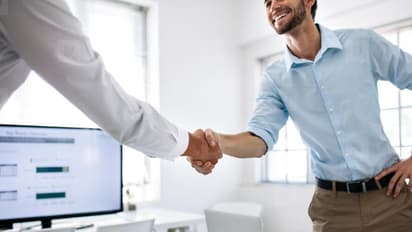 Stock Market: అందరి దృష్టి ఆ కంపెనీపైనే.. ఇందులో పెట్టుబడి పెడితే లాభాల పంట ఖాయం