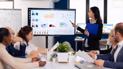 Office Meeting के लिए 5 ड्रेसिंग टिप्स, लगें कॉर्पोरेट मैम साहब