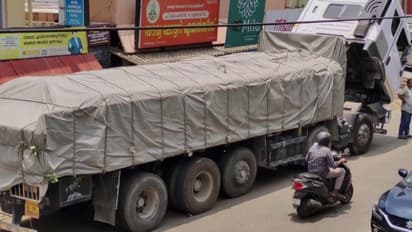 ഫുൾ ലോഡ് സിമന്റുമായി വരുന്നതിനിടെ ലോറിയുടെ ക്ലച്ചിന് തകരാർ; ടൗണിൽ അഞ്ച് മണിക്കൂർ ഗതാഗതക്കുരുക്ക്