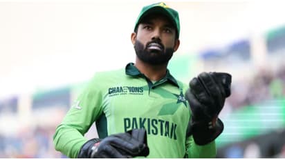ആടിയുലഞ്ഞ് പാകിസ്ഥാൻ; ക്യാപ്റ്റൻ സ്ഥാനം രാജിവെയ്ക്കുമെന്ന ഭീഷണിയുമായി മുഹമ്മദ് റിസ്വാൻ