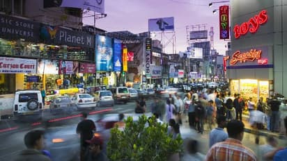 ശമ്പളം കൂടുന്നില്ല, സകലതിനും വില കൂടുന്നു, ഇവിടെ കഴിയുക പ്രയാസം, ലോകത്ത് എല്ലായിടത്തും ഇങ്ങനെയാണോ, പോസ്റ്റ്