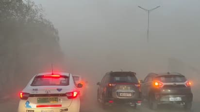 Delhi Rains : డిల్లీలో ధూళి తుఫాను... 15 విమానాలు దారిమళ్లించేంత దారుణ పరిస్థితి, రెడ్ అలర్ట్