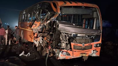 കണ്ണൂർ-തിരുവനന്തപുരം കെഎസ്ആർടിസി സ്വിഫ്റ്റും മിനി ലോറിയും കൂട്ടിയിടിച്ചു, ഡ്രൈവറടക്കം 5 പേർക്ക് പരിക്ക്