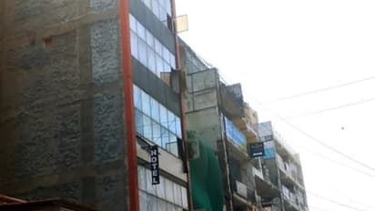 കാമുകിയ്ക്കൊപ്പം ഹോട്ടലിൽ മുറിയെടുത്ത ഐ.ടി ജീവനക്കാരൻ മരിച്ച നിലയിൽ, താൻ വാഷ്റൂമിലായിരുന്നെന്ന് യുവതിയുടെ മൊഴി