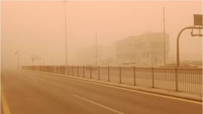 സൗദി അറേബ്യയിൽ ശക്തമായ പൊടിക്കാറ്റ്, വരും ദിവസങ്ങളിലും തുടരുമെന്ന് മുന്നറിയിപ്പ് 