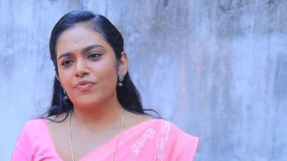 പൊന്നുപോലെയാണ് കൊണ്ടുനടക്കുന്നത്; പുതിയ വാഹനത്തിന്റെ വിശേഷങ്ങൾ പങ്കുവെച്ച് റബേക്ക സന്തോഷ്