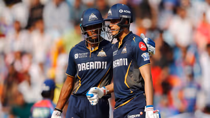 സായിക്ക് സെഞ്ചുറി, ഗില്‍ സെഞ്ചുറിക്കരികെ; ഡല്‍ഹിയെ 10 വിക്കറ്റിന് തകര്‍ത്ത് ഗുജറാത്ത് പ്ലേ ഓഫില്‍