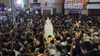 ಲಕ್ಷಾಂತರ ಭಕ್ತರ ಮಧ್ಯೆ ಅದ್ಧೂರಿ ಕರಗ: ಗೋವಿಂದ ನಾಮಸ್ಮರಣೆಯಲ್ಲಿ ಉತ್ಸವ ಕಣ್ತುಂಬಿಕೊಂಡ ಭಕ್ತಸಾಗರ!