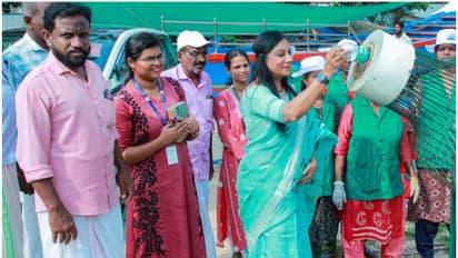 ഒറ്റദിനം, വാരിക്കൂട്ടിയത് ഒന്ന് രണ്ടുമല്ല 9 ടൺ; കിലോമീറ്ററുകളോളം നീളത്തിൽ കടൽത്തീര ശുചീകരണം, മാലിന്യം നീക്കി