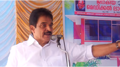 വിഎസിന് പിറന്നാൾ സമ്മാനമായി ജനകീയ ലാബ്, മന്ത്രിയെ കാത്തെങ്കിലും എത്തിയില്ല; ഉദ്ഘാടനം ചെയ്ത് കെസി വേണുഗോപാൽ