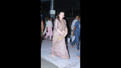 తిరుమలలో  గుండు చేయించుకున్న పవన్ కళ్యాణ్ భార్య, కొడుకు కోసం మొక్కు తీర్చుకున్న అన్నా లెజినోవా