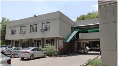 ആശുപത്രിയിൽ വെച്ച് വിദേശ യുവതിയുടെ ബാഗ് കാണാതായി; കൗണ്ടറിൽ പോയി പണമടച്ച് വന്നപ്പോൾ ബാഗ് അപ്രത്യക്ഷം