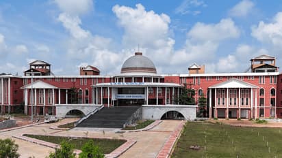 ವಿದ್ಯಾರ್ಥಿಗಳ ಬಹು ಬೇಡಿಕೆಯ ಕರ್ನಾಟಕ ಕಾನೂನು ವಿಶ್ವವಿದ್ಯಾಲಯಕ್ಕೆ ಕಾಯಂ ಅಧ್ಯಾಪಕರ ಕೊರತೆ