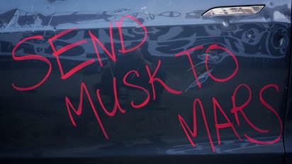 "I'm trying": Elon Musk responds to viral 'send Musk to Mars' poster