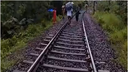 കോഴിക്കോട് വെസ്റ്റ് ഹിൽ റെയിൽവേ സ്റ്റേഷന് സമീപത്ത് അപകടം, ട്രെയിൻ തട്ടി യുവാവ് മരിച്ചു