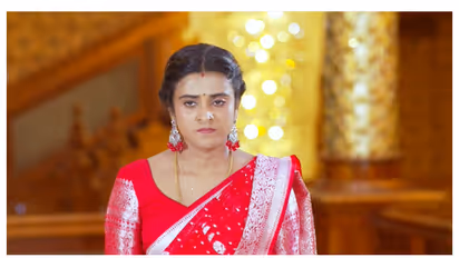 നയനയെ കണ്ട് കലികയറി അനാമിക - പത്തരമാറ്റ് സീരിയൽ റിവ്യൂ 