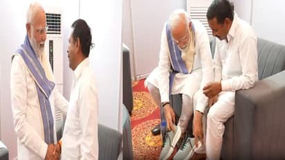 14 ఏళ్లుగా చెప్పుల్లేకుండా.. రాంపాల్ కశ్యప్ కు స్వయంగా చెప్పులు తొడిగిన మోడీ.. వీడియో