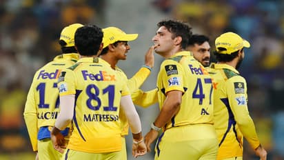 CSK vs MI: இவரால் பட்டபாடு போதும்! இளம் வீரரை நீக்கிய தோனி! சிஎஸ்கே பிளேயிங் லெவன்!