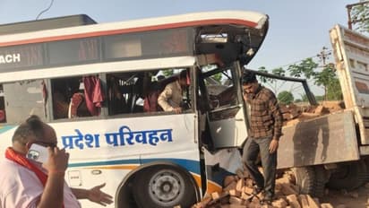 मुंबई-नागपूर हायवे वर भीषण अपघात, बस-ट्रॅक्टरच्या धडकेत ४ ठार, १५ जखमी