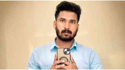 റെയിൽവെ ക്രോസ് ബാറിലിടിച്ച് ബൈക്ക് യാത്രക്കാരനായ 27കാരൻ മരിച്ചു; അപകടമുണ്ടായത് തകഴി റെയിൽവെ ഗേറ്റിൽ