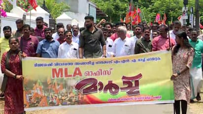 'തല ആകാശത്ത് കാണേണ്ടി വരും'; രാഹുൽ മാങ്കൂട്ടത്തിലിനെതിരെ വീണ്ടും ഭീഷണിയുമായി ബിജെപി