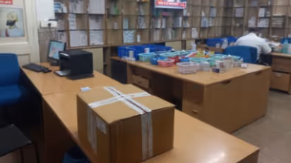 വെറൈറ്റി മോഷണം, കയറിയത് ആശുപത്രിയിൽ; ഫാര്‍മസിയിലെത്തി ഉറക്ക ഗുളികയുൾപ്പെടെ 6,000 രൂപയുടെ മരുന്ന് മോഷ്ടിച്ചു 