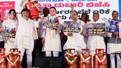 ಹಾರ ಹಾಕಿದ ಸಿಎಂ, ಗ್ಯಾಸ್ ಸಿಲಿಂಡರ್ಗೆ ಹೊತ್ತ ಡಿಕೆಶಿ! ಬೆಲೆ ಏರಿಕೆ ಖಂಡಿಸಿ ಕೇಂದ್ರದ ವಿರುದ್ಧ ಕಿಡಿ