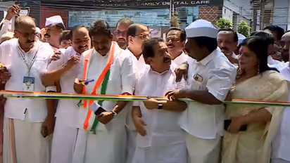 ക്യാമറ കാണുമ്പോഴും കസേരയ്ക്കും ഉന്തും തള്ളും വേണ്ട! സോഷ്യൽ മീഡിയയിൽ ട്രോൾ, ഒടുവിൽ കോൺ​ഗ്രസിൽ ആ മാറ്റം വരുന്നു