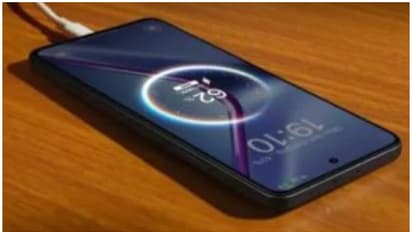 അമ്പമ്പോ, 5 മിനിറ്റ് ചാർജ് ചെയ്താൽ 4 മണിക്കൂർ ഉപയോ​ഗിക്കാം! വില കേട്ടാൽ മാത്രം ഞെട്ടും; കിടിലൻ ഫോണുമായി ഓപ്പോ