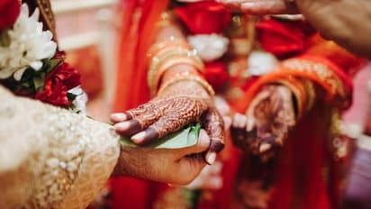 ഭാര്യയുടെ അവിഹിതം കയ്യോടെ കണ്ടെത്തി, കാമുകനുമായി യുവതിയുടെ വിവാഹം നടത്തി ഭർത്താവ് 