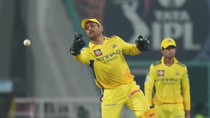 പവര് പ്ലേയില് ഇരട്ട പ്രഹരമേല്പ്പിച്ച് ചെന്നൈ സൂപ്പര് കിംഗ്സ്! സണ്റൈസേഴ്സ് ഹൈദരാബാദ് പ്രതിരോധത്തില്