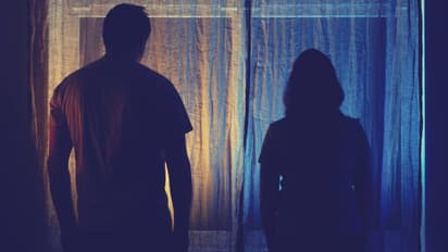 4 കൊല്ലം പ്രണയിച്ചു, പറഞ്ഞതെല്ലാം കള്ളം, കാമുകി 27 -കാരിയല്ല 48 -കാരിയെന്നറിഞ്ഞ് ഞെട്ടി യുവാവ്..!