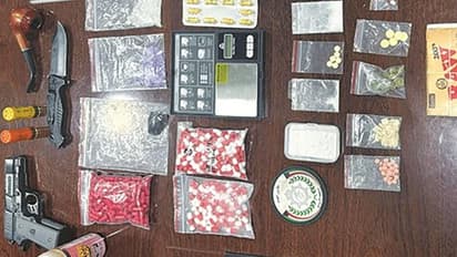 പോലീസിനെ ഇടിച്ചുതെറിപ്പിക്കാൻ ശ്രമം; ഓടിച്ച് പിടികൂടി, കണ്ടെത്തിയത് ആയുധവും മയക്കുമരുന്നും, സംഭവം കുവൈത്തിൽ