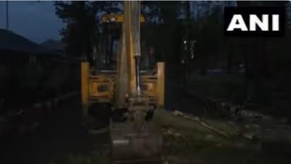 J-K: CRPF jawan injured as tree falls on bunker in Srinagar