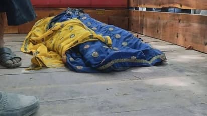 അർദ്ധരാത്രി ഭക്ഷണം ഉണ്ടാക്കിത്തരാൻ അമ്മയെ വിളിച്ചു, ഉണർന്നില്ല; മരക്കഷ്ണം കൊണ്ട് തലക്കടിച്ച് കൊലപ്പെടുത്തി മകൻ