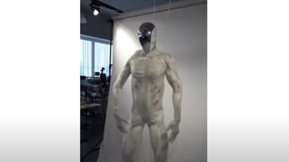 മുഷ്‍ടിചുരുട്ടി, മസില്‍ പെരുപ്പിച്ച് ഒരു റോബോട്ട്! ഈ ഹ്യൂമനോയിഡിന്‍റെ കാഴ്ച നിങ്ങളെ സ്‍തബ്‍ദരാക്കും