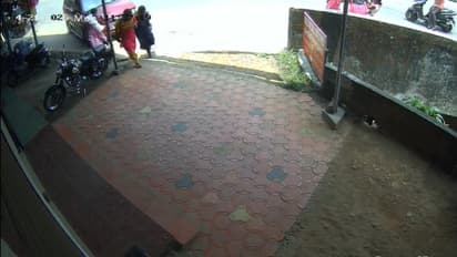 സെക്കന്റുകൾ ശ്വാസം നിലയ്ക്കുമെന്ന് തോന്നി, നെഞ്ചിടിപ്പ്, കണ്ട് കഴിഞ്ഞപ്പോൾ ആശ്വാസം, കാർ ഓട്ടോയിലിടിച്ച് അപകടം