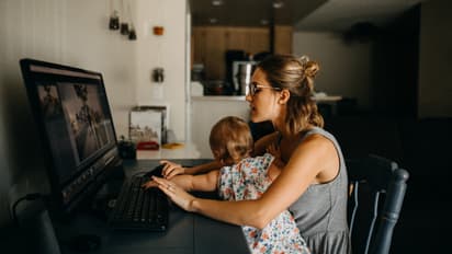 ബേബി ബോണസ് മുതൽ ഫുൾബ്രൈറ്റ് സ്കോളർഷിപ്പിൽ അമ്മമാർക്ക് സംവരണം വരെ പരിഗണനയിൽ; ജനന നിരക്ക് വർദ്ധിപ്പിക്കാൻ യുഎസ്