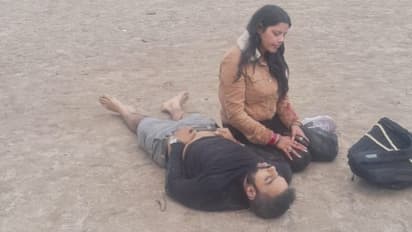 Pahalgam Terror Attack:  హనీమూన్‌కి వచ్చిన జంట.. శవమైన భర్త.. ముస్లిమా కాదా అని అడిగి మరీ కాల్చిపడేశారంట..! 