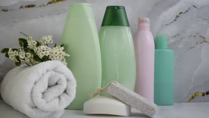 വർഷങ്ങളായി പേസ്റ്റോ, സോപ്പോ, ഷാംപൂവോ ഒന്നും ഉപയോ​ഗിക്കാത്ത ഒരു സ്ത്രീ, പകരം ഉപയോ​ഗിക്കുന്നത്...