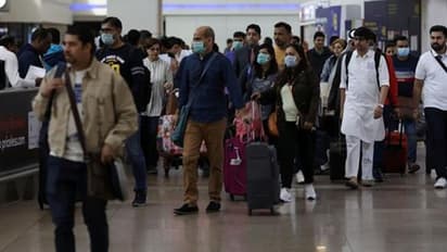  பஹல்காம் தாக்குதல்! பதற்றத்துடன் வெளியேறும் சுற்றுலா பயணிகள்! ஸ்ரீநகர் விமான நிலையத்தில் கூட்ட நெரிசல்!