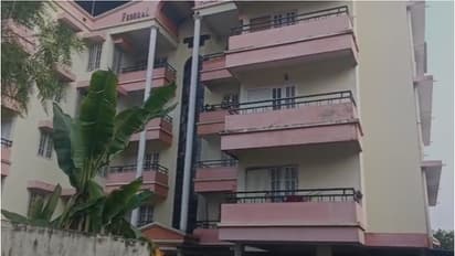 ആലുവയിലെ ഫ്ലാറ്റിൽ കൃഷ്ണകുമാർ എത്തിയപ്പോൾ കണ്ടത് ​ഗ്രിൽ തകർത്ത നിലയിൽ; നഷ്ടമായത് എട്ട് പവനും 3 ലക്ഷം രൂപയും