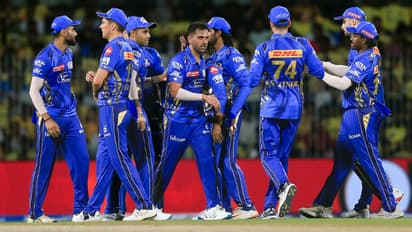 പഹല്ഗാം ഭീകരാക്രമണം; ഹൈദരാബാദ്-മുംബൈ പോരാട്ടത്തിന് ആഘോഷങ്ങളില്ല, കളിക്കാര് കറുത്ത ആംബാന്ഡ് ധരിക്കും