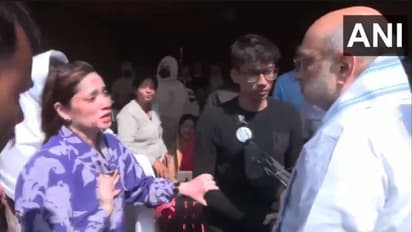 ಪಹಲ್ಗಾಮ್‌ ದಾಳಿ: ತಮ್ಮವರನ್ನು ಕಳೆದುಕೊಂಡು ಗೃಹಸಚಿವ ಅಮಿತ್ ಷಾ ಮುಂದೆ ಬಿಕ್ಕಿ ಬಿಕ್ಕಿ ಅತ್ತ ಪ್ರವಾಸಿಗರು