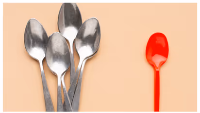 സ്പൂണിന്റെ നിറം മങ്ങിയോ? എങ്കിൽ ഇങ്ങനെ ചെയ്യൂ