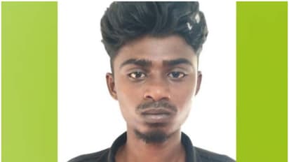 ഒന്നാം പ്ലാറ്റ്ഫോമിന് പുറത്ത്, ടിക്കറ്റ് മെഷീൻ റീചാർജ് ചെയ്യാൻ പോകവേ അപ്രതീക്ഷിതം; പണം തട്ടി ഓടി യുവാവ്