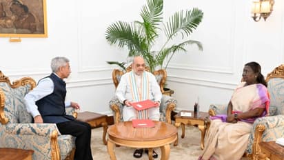 പഹൽഗാം ആക്രമണം; ദില്ലിയിൽ നിർണായക കൂടിക്കാഴ്ചകൾ, പാക് പങ്ക് വിശദീകരിച്ച് ഇന്ത്യ, രാഷ്ട്രപതിയെ കണ്ട് അമിത് ഷാ