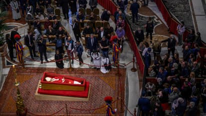 അവസാനമായി ഒരുനോക്ക് കാണാൻ ലോകമെമ്പാടും നിന്ന് ജനപ്രവാഹം, മാർപാപ്പയുടെ സംസ്കാരം ശനിയാഴ്ച, ഇന്ത്യയിലും ദുഃഖാചരണം