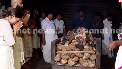 ജ്വലിക്കുന്ന ഓർമ്മയായി രാമചന്ദ്രൻ; അന്ത്യാഞ്ജലിയർപ്പിച്ച് ഗവർണറും മന്ത്രിമാരും; ഔദ്യോഗിക ബഹുമതികളോടെ സംസ്കാരം